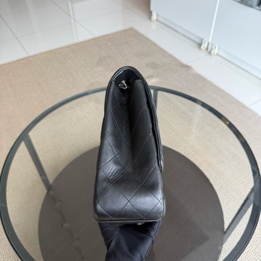Chanel Classic Flap Maxi - 33 cm gewatteerde enkele flap lamsleer zwart zilverkleurige hardware Serie 13