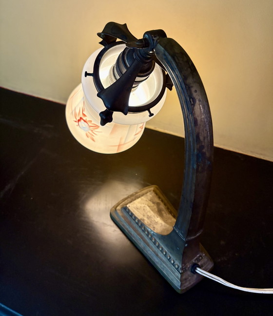 Image 1 of Art Deco Tischlampe bzw. Schreibtischlampe mit bemaltem Glas.