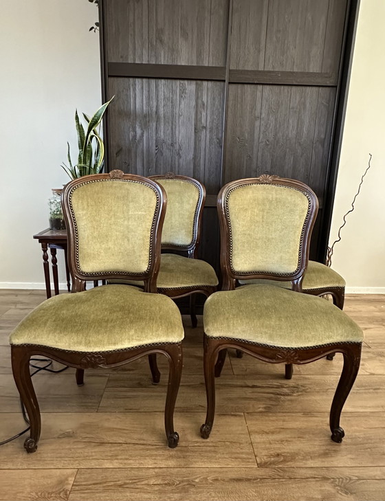 Image 1 of 4x Chaises de salle à manger classiques en bois et velours