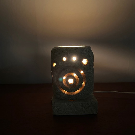 Image 1 of Kalkstenen tafellamp, 1960-70, in de stijl van Gerard Esnault