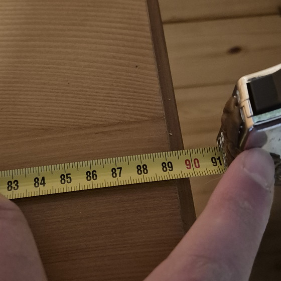 Image 1 of Armario de niña de pino, 120 x 36 x 90 cm, en buen estado, con bisagras y cerraduras originales.