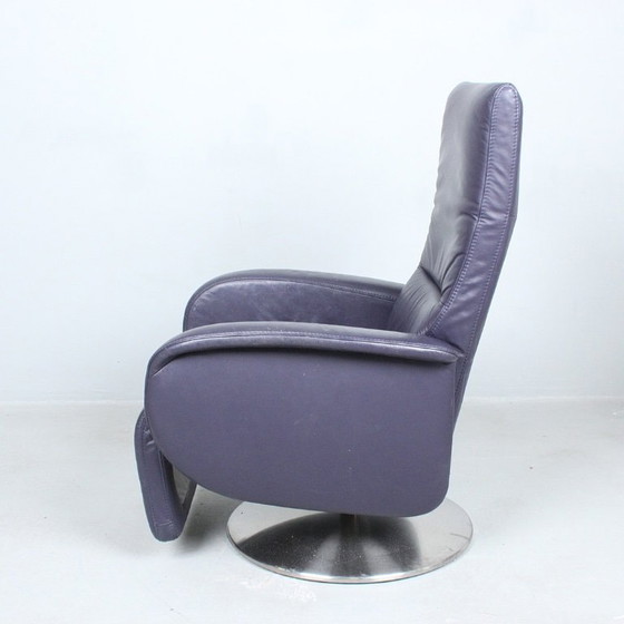 Image 1 of Fauteuil relax inclinable réglable Ekornes Steinpol en cuir violet avec structure en acier inoxydable