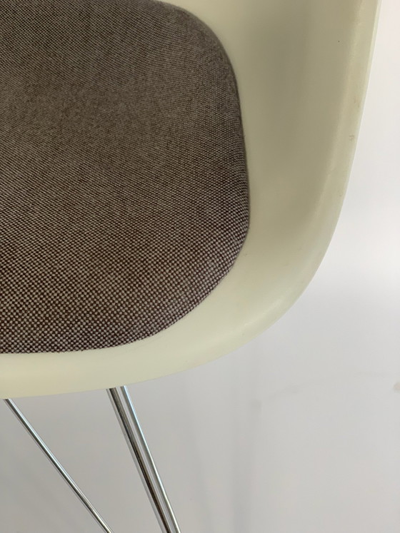 4x chaises Vitra Eames DAR – Chaises de salle à manger, Chrome, Plastique (photo 6 of 7)