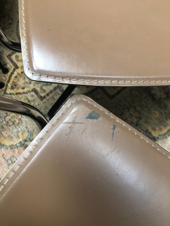 Image 1 of 4 Arper Catifa 53 designstoelen in bruin leer