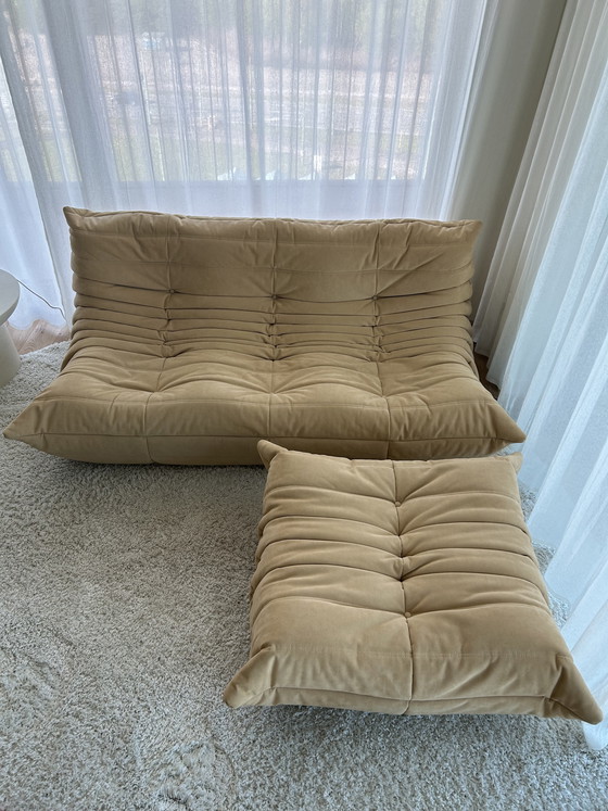 Image 1 of Asiento de 3 plazas, de 1 plaza y otomana Togo Ligne Roset Alcantara Saddle