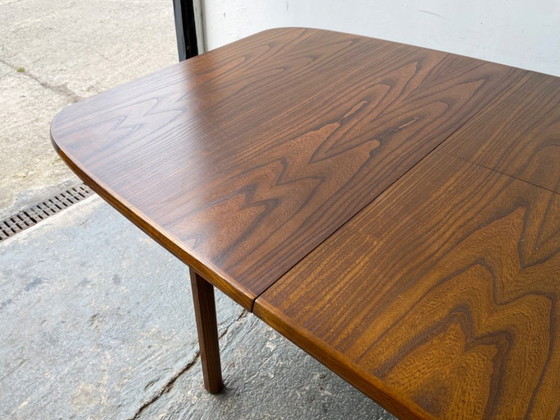 Image 1 of White & Newton Mid Century Table de salle à manger à rallonge