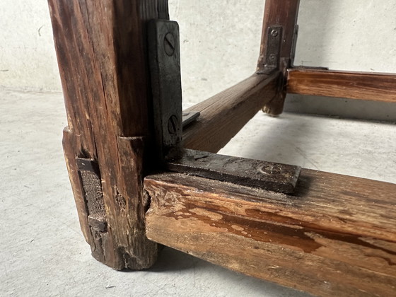 Image 1 of Table d'appoint coloniale espagnole ancienne