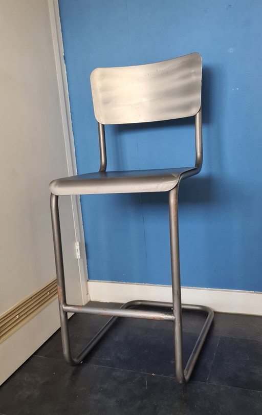 Sgabello in metallo sospeso della Schoolhouse di Restoration Hardware