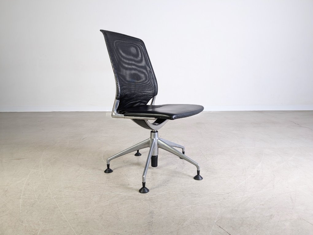 Vitra Ad Hoc desk base designed by Antonio Citterio. | Whoppah