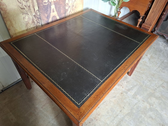 Image 1 of Scrivania antica inglese bifacciale, scrittoio, 4 cassetti, dimensioni 137x106cm e altezza 7cm.