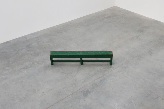 Image 1 of Rustiek primitief groen boerenbankje van massief eikenhout, Frankrijk ca. 1900