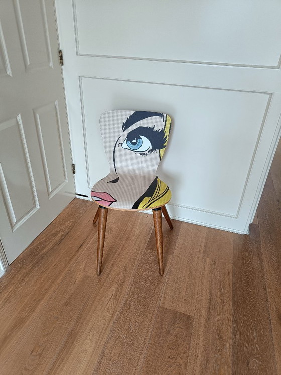 Image 1 of Chaise vintage des années 1960 recyclée, impression de bande dessinée rétro
