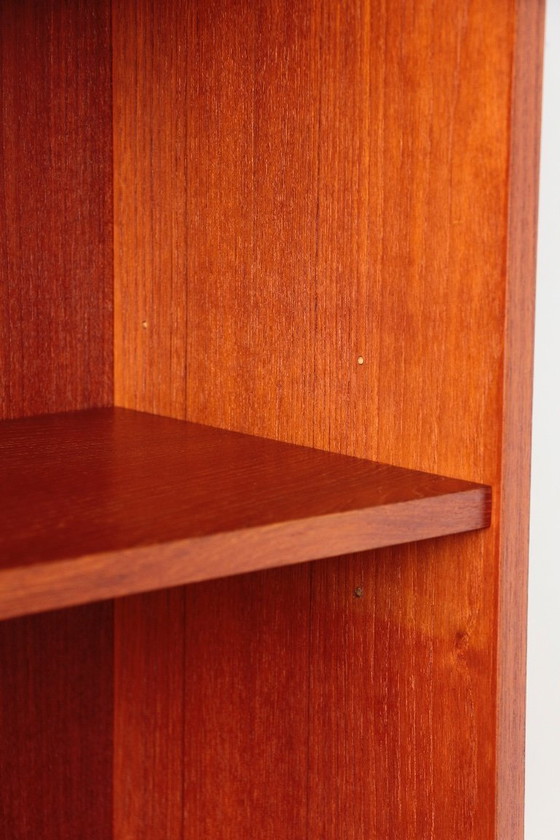 Image 1 of Librería escandinava de teca con frente de cristal