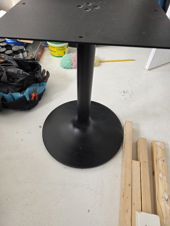 Image 1 of Tavolo da pranzo Swoop con base in acciaio