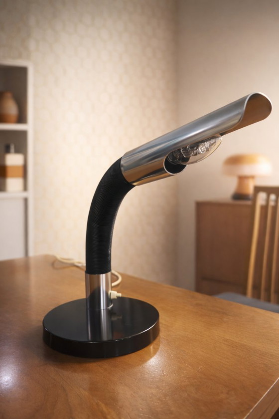 Image 1 of Set van twee vintage Goffredo Reggiani G22 tafellampen – Gemaakt in Italië, modernistisch design, zwart en chroom, origineel.