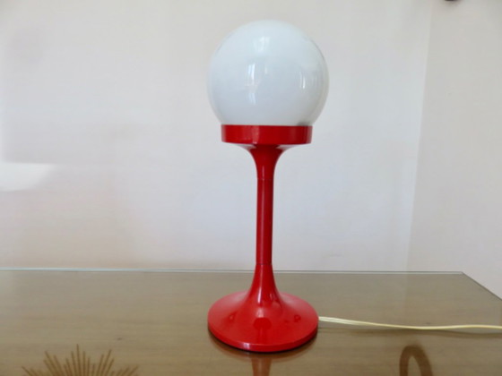 Pierre Disderot Tulpenfuß Tischlampe, rot lackiertes Aluminium und Opalglas, Frankreich, 1970 – Tischlampen (photo 8 of 11)