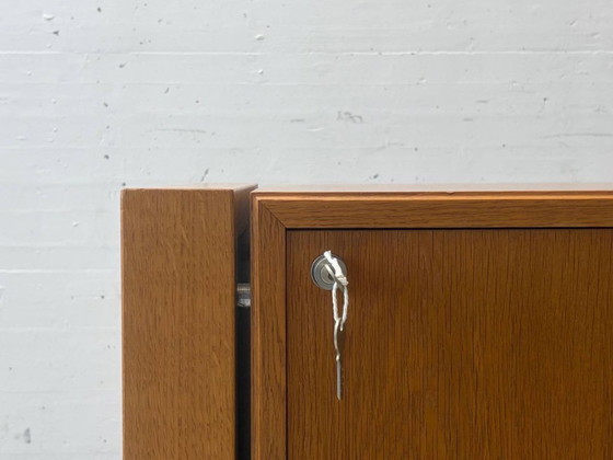 Houten dressoir uit het midden van de 20e eeuw met schuifdeuren – jaren 60 – Wood (photo 4 of 11)