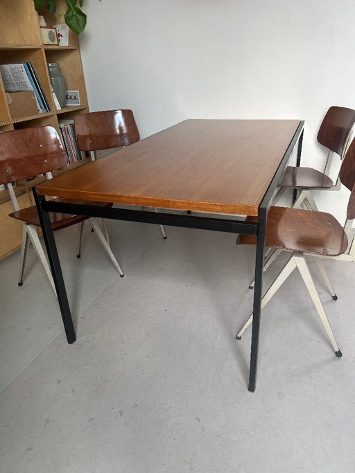 Mesa de comedor Pastoe – Cees Braakman – Serie japonesa