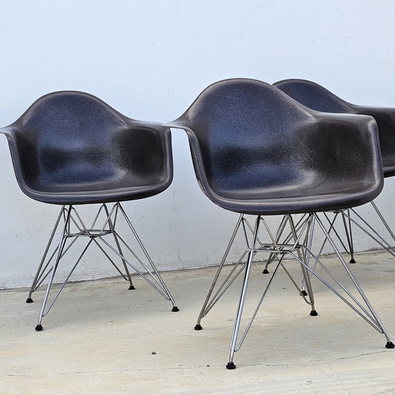 Image 1 of Armchair EAMES DAR HERMAN MILLER