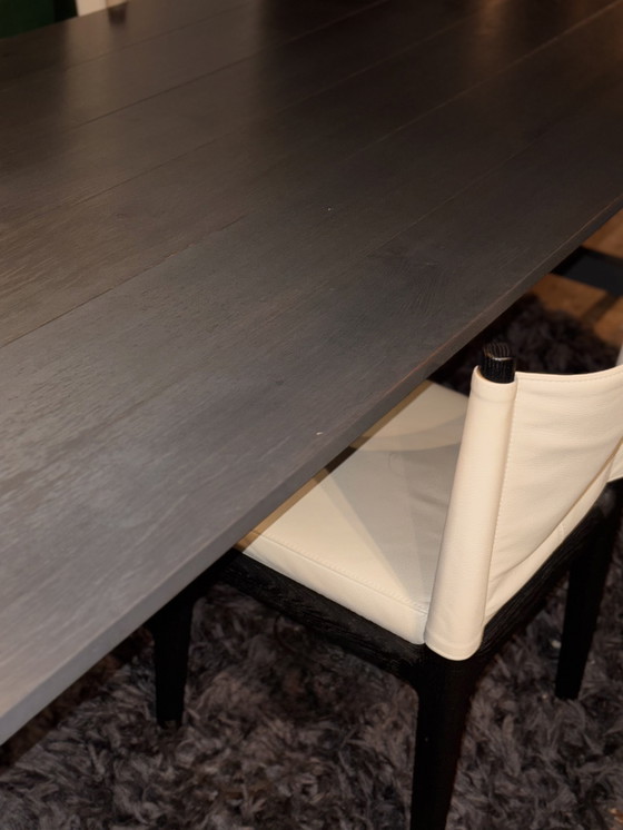 Image 1 of VAN ROSSUM Massivholztisch aus schwarz geölter Eiche, 260 x 100 cm, minimalistisch und langlebig