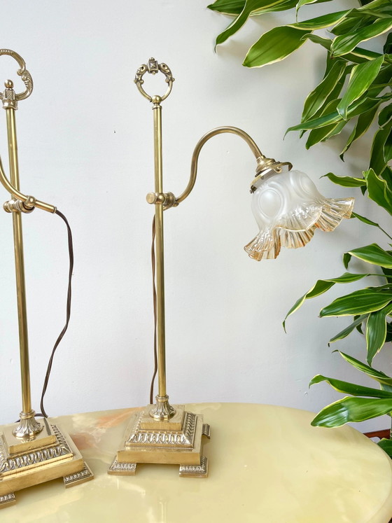 Coppia lampade da scrivania Art Déco collo di cigno – Ottone dorato e paralume in vetro anni '20/'30 – (photo 3 of 11)