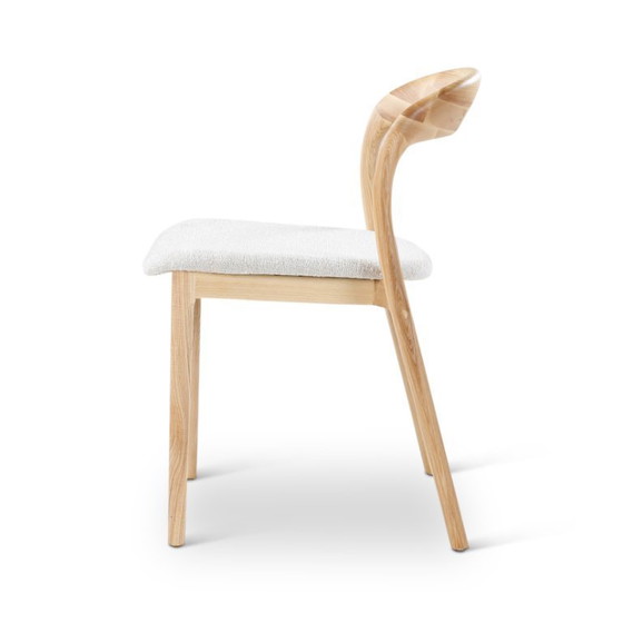 Image 1 of Sillas en color beige con patas naturales, 6 unidades.