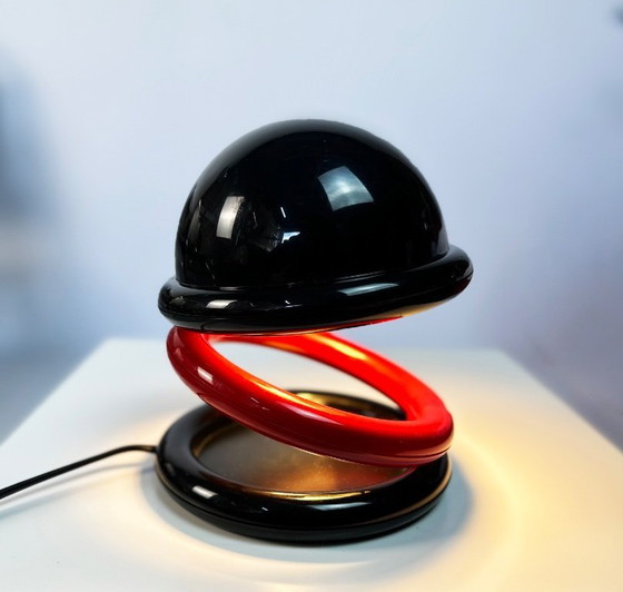 Image 1 of Pop-up bureaulamp uit de jaren 80 – Zwart & Rood Retro Magie