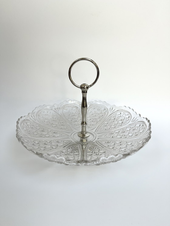 Image 1 of Vintage geperst glazen en metalen serveerschaal – Frankrijk, 20e eeuw