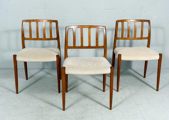 Image 1 of JL Møllers, ensemble de 4 chaises de salle à manger, modèle '83', teck, laine, années 1960, Danemark (4)