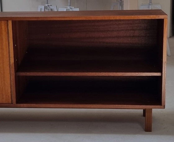 Image 1 of buffet du milieu du siècle