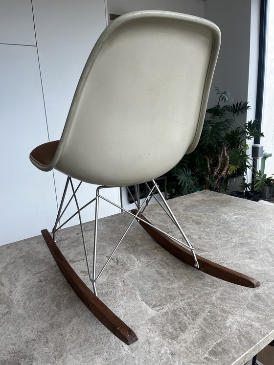 Image 1 of Fauteuil à bascule Eames vintage pour Herman Miller, années 1960