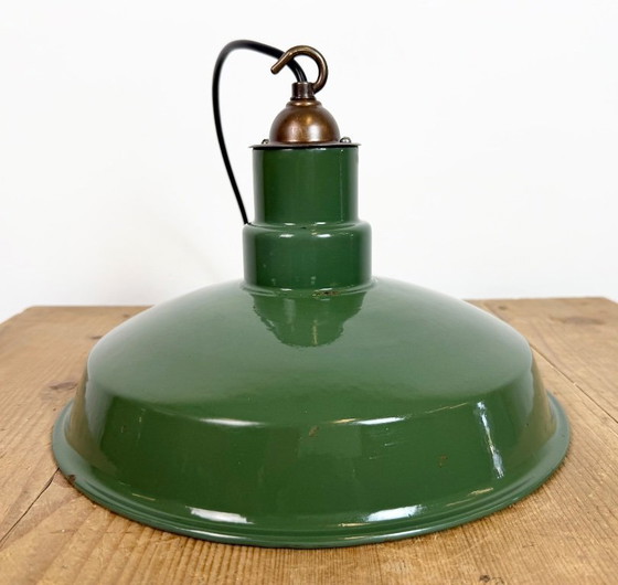Image 1 of Industriële Britse hanglamp van groen emaille, jaren 60