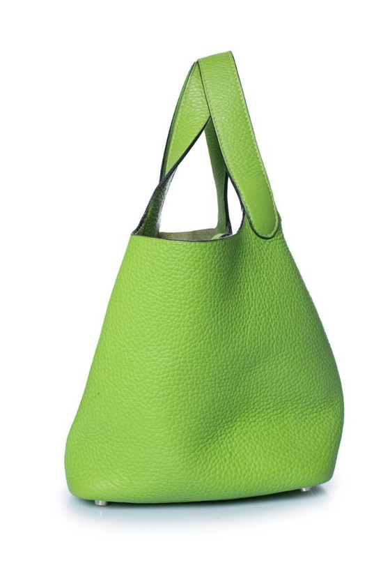 Hermes, een vert cru clémence lederen picotin 18 tas – Hermès, Bucket tassen, Calfskin (photo 2 of 14)