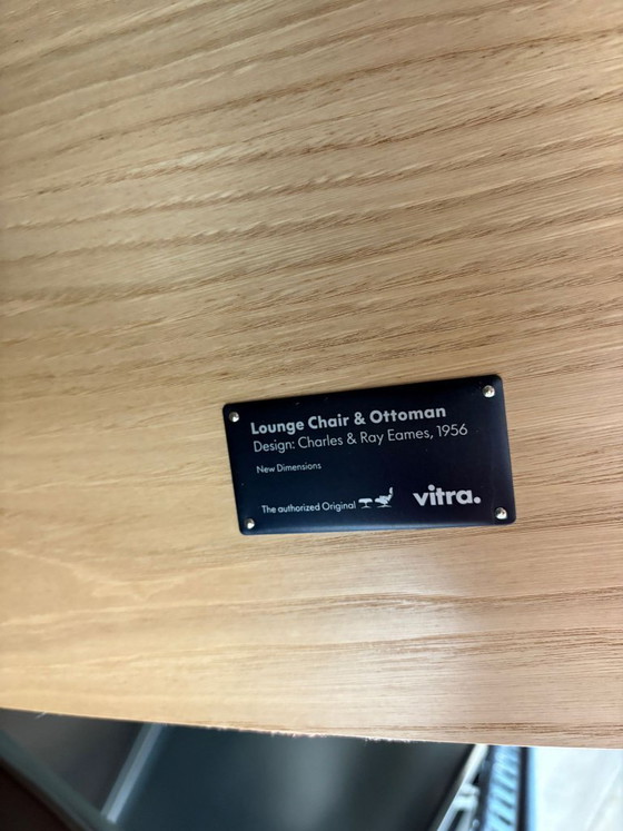 Image 1 of Poltrona e poggiapiedi Vitra Eames Lounge Chair + Ottoman - Pelle Premium F Camel