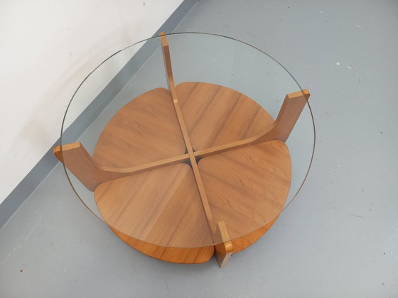 Image 1 of Vintage ronde salontafel met 2 bladen van Hugues Poignant, in teak en glas uit de jaren 60 en 70