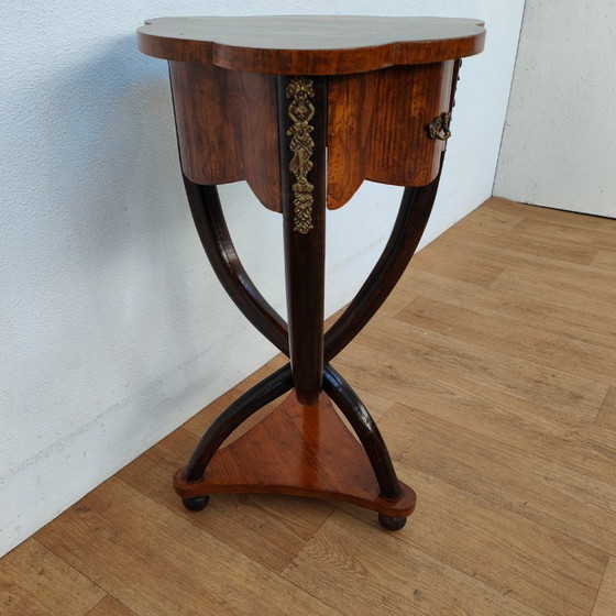 Image 1 of Mesa auxiliar antigua, mesita de noche, mesa de recibidor, estilo Biedermeier