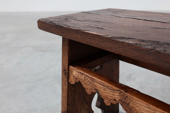 Image 1 of Neo Gotische massief eikenhouten rechthoekig gesneden kruk, Frankrijk ca. 1900