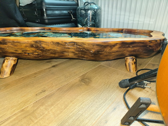 Image 1 of Prachtige bijzettafel kunstwerk grenen/douglas epoxy blad met stenen erin 