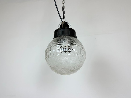 Image 1 of Lampada a sospensione industriale in bachelite con vetro smerigliato, anni '70