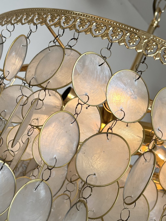 Image 1 of Lot de 2 lampes suspendues vintage 60's en forme de coquillage, monture en laiton