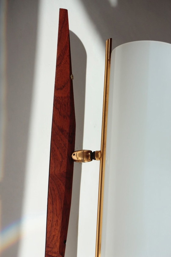 Image 1 of 4 Modernistische verstelbare wandlampen in teak en messing – 1950