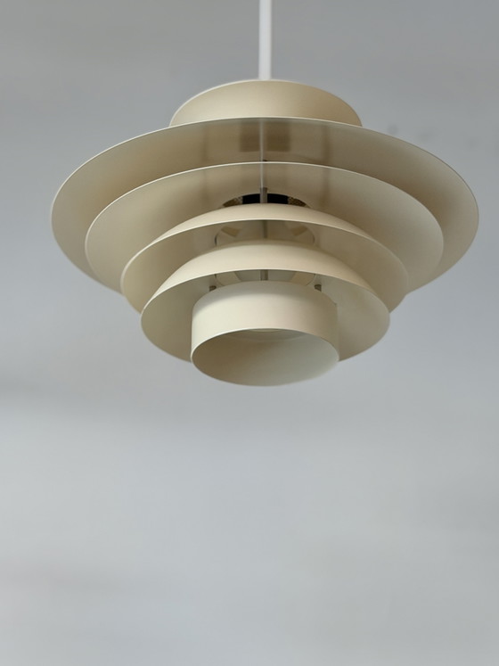 Lampada a sospensione vintage scandinava a 7 strati – Crema/Avorio – Di JEKA, Denmark, anni '60 (photo 13 of 15)