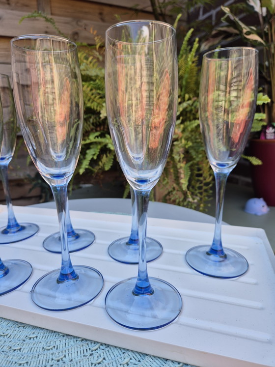 Set Of 8 Vintage Luminarc Azur Champagne Flutes With Original Box – Made In France (Blue Stem) (photo 8 of 15)