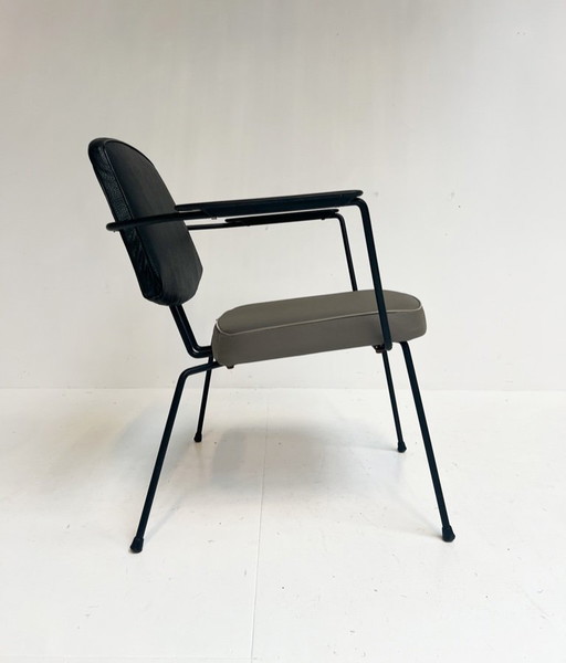 Poltrona modello 5002 con tavolo di Rudolf Wolf per Elsrijk, anni '50