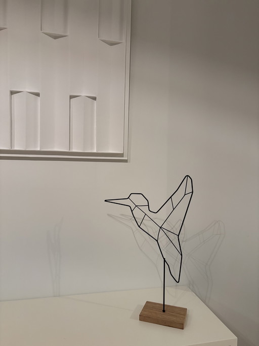 Kolibri, moderne Linienskulptur aus schwarzem Metall