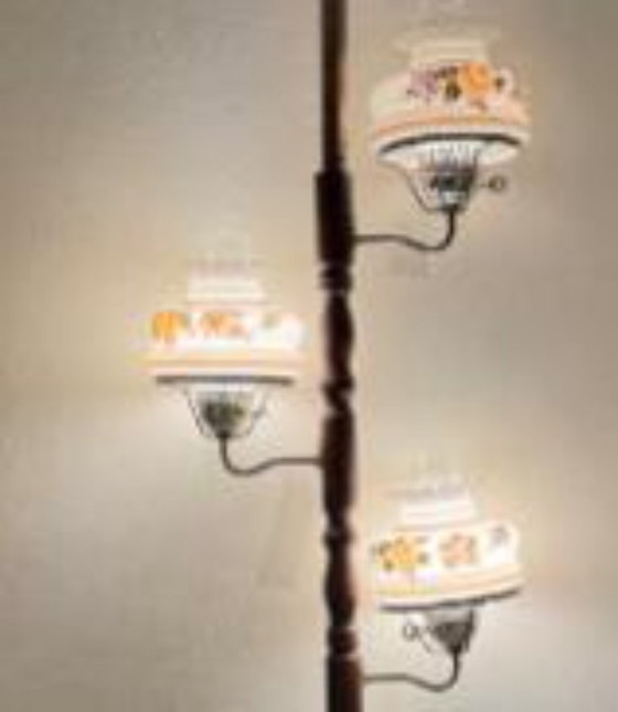 Image 1 of Lampada a palo in ottone/legno con 3 luci bianche e floreali, molto bella