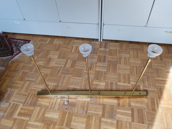 Postmoderne vintage 3-lichts design hanglamp van messing en matglas – 98 cm – Plafondlampen (photo 5 of 9)