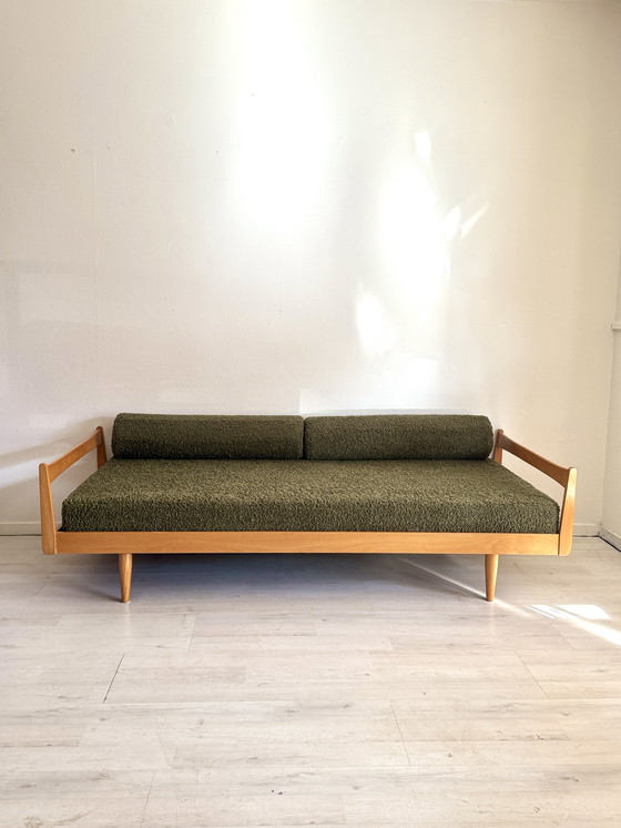 Image 1 of Divano letto vintage anni '50/'60 in peluche bouclé verde
