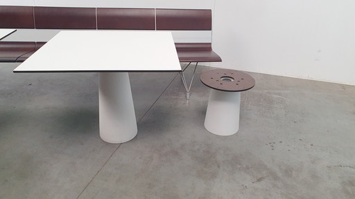 Moooi container table + low foot white classic dutch design