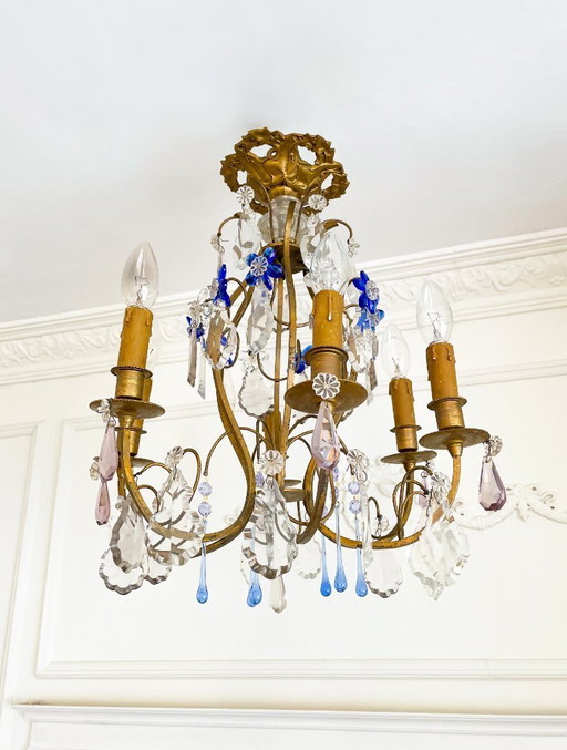 Lampadario antico a gabbia in bronzo dorato, con luce in cristallo di Murano color zaffiro.